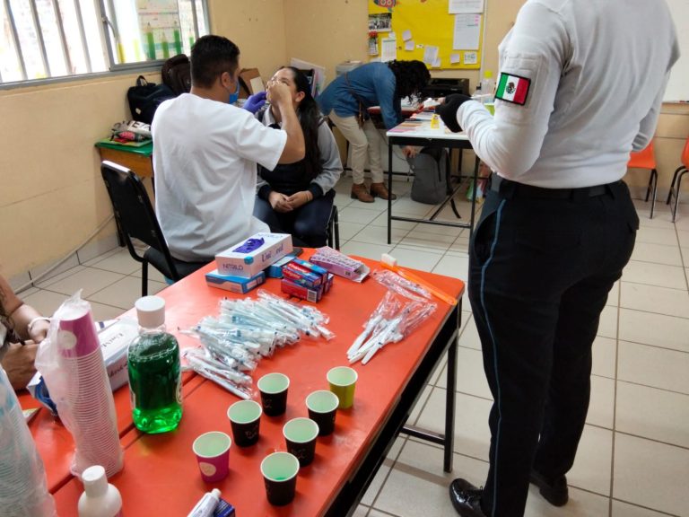 Participan 300 alumnos en pláticas sobre higiene y salud bucal