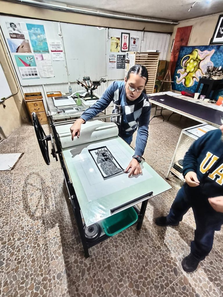 Aprende grabado en metal con sales de burdeos