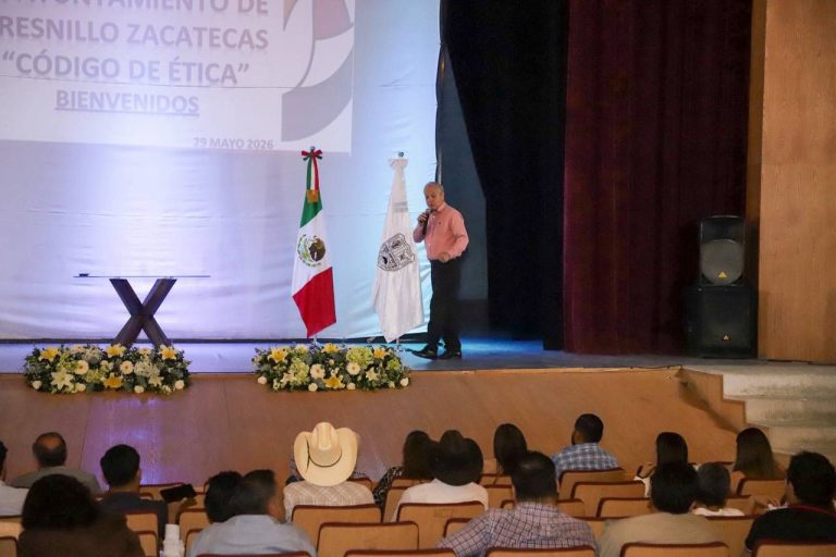 Capacitan a funcionarios sobre el código de ética