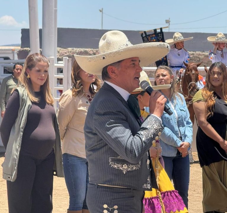 Carlos Puente inaugura el LVI Congreso y Campeonato Estatal Charro