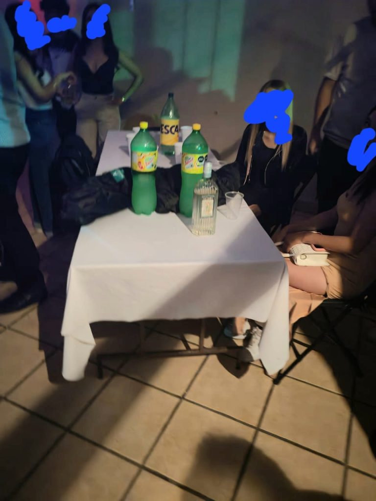 Cierran local; 40 menores consumían alcohol