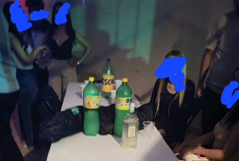 Clausuran salón de eventos; había 40 menores bebiendo alcohol