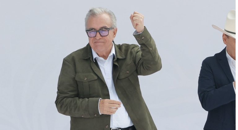 Comparece Rocha ante la FGR en Culiacán