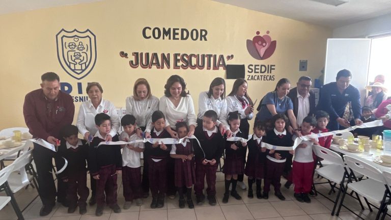 Inauguran 1º de 27 comedores previstos para escuelas