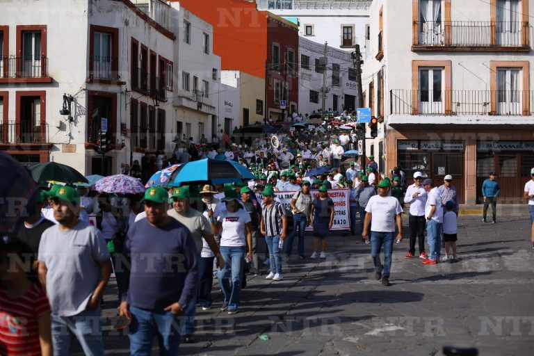 Marchan por sus derechos laborales