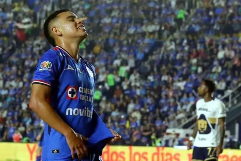 Perdona Cruz Azul a Pumas en la ida