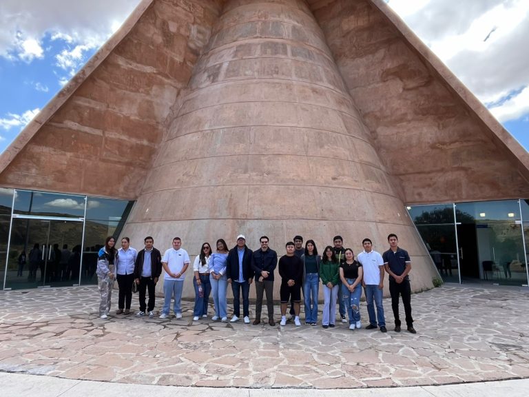 Recorren la capital estudiantes del ITS de Loreto