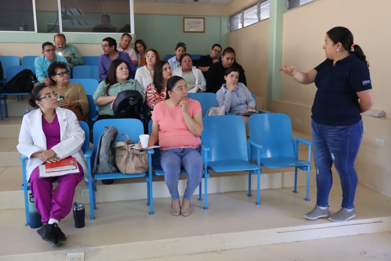 Capacitan a personal médico del ISSSTE para brindar atención integral en aborto seguro