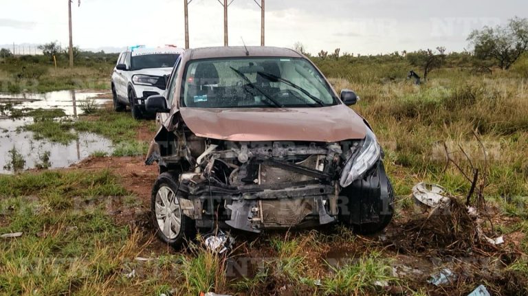 Chocan tres por pavimento mojado en Altamira