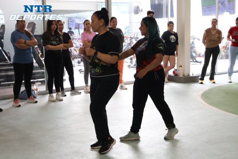 Realizan clase gratuita de defensa personal en GYMZAC Centenario