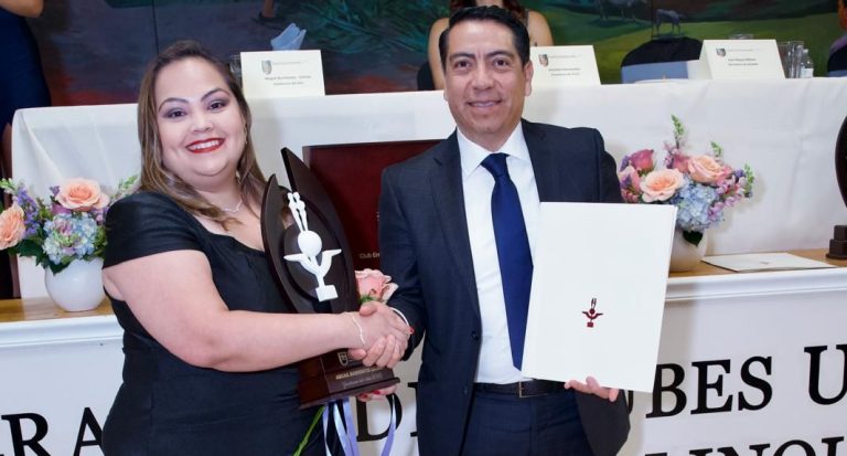 Reconocen 31 años de trayectoria de la FCUZI