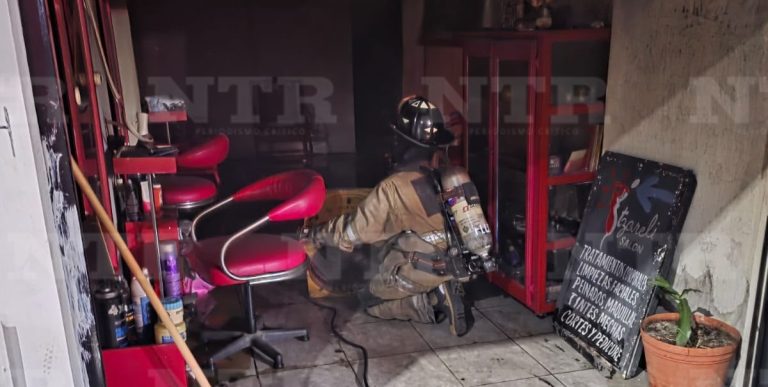 Se incendia estética en la avenida Enrique Estrada