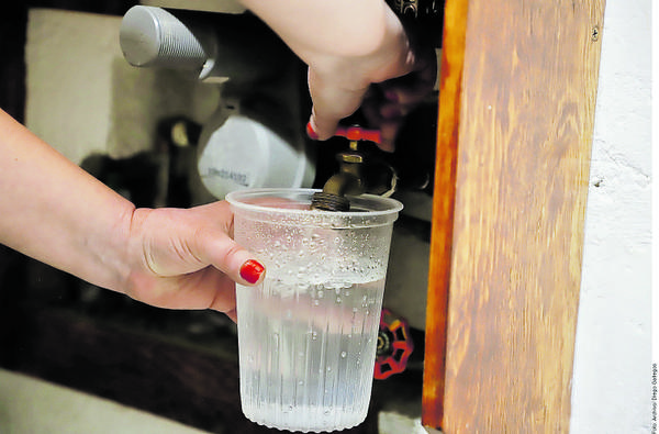 Sube 35% consumo de agua con el calor