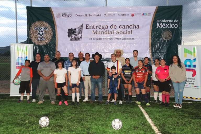 Entrega Rodrigo Ureño dos canchas de futbol rápido