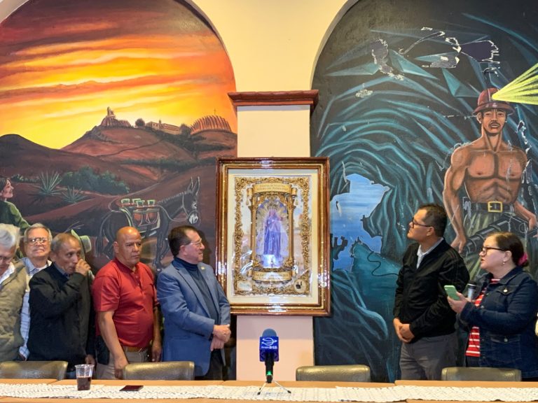 Develan cartel de Nuestra Señora del Patrocinio