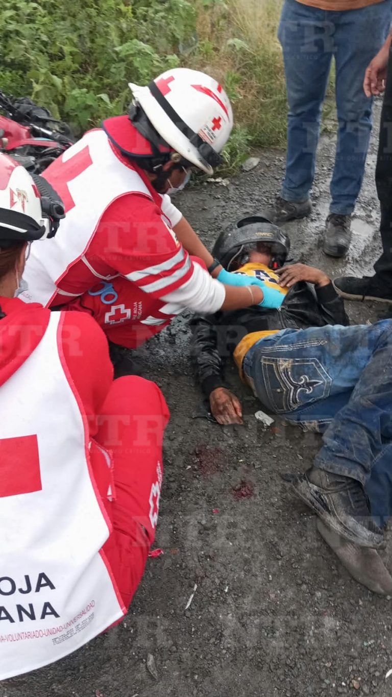Derrapa por pavimento mojado; termina en el hospital