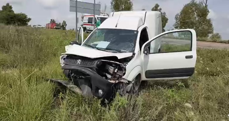 Chocan 2 vehículos en la federal 45; hay un herido