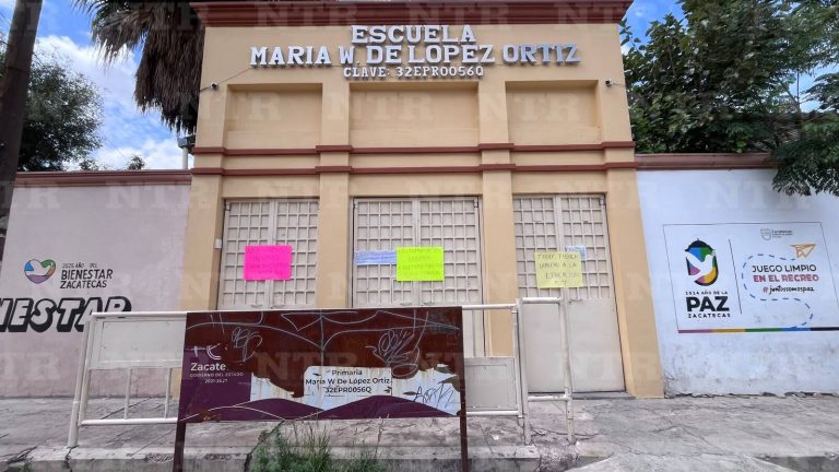 En Fresnillo, toman escuela por falta de maestro