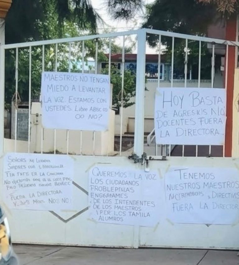 Exigen destitución de directora de primaria en Malpaso