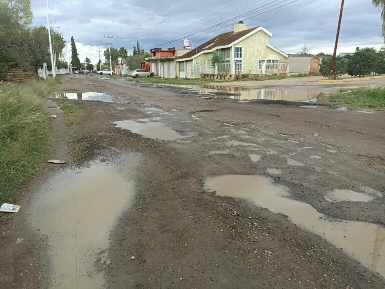 “No más tierra”; exigen en las Palomas pavimentación de carretera
