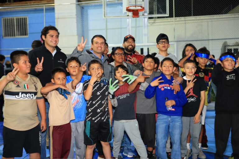 Entregan cancha rehabilitada en la colonia Benito Juárez