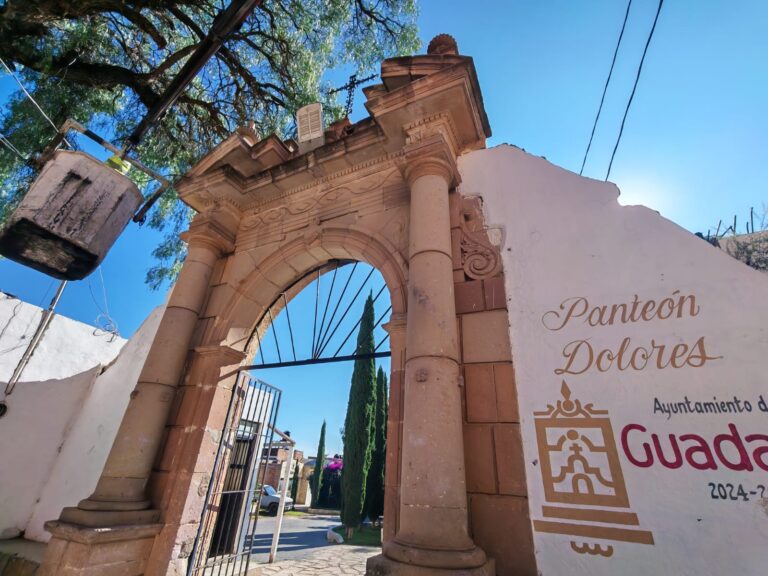Ayuntamiento implementa limpieza y mantenimiento en panteones
