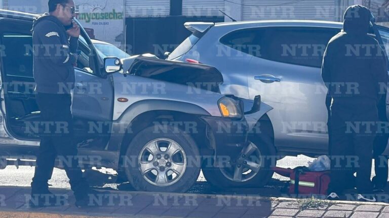 Chocan 3 camionetas en el Jesús Varela; hay tres lesionados