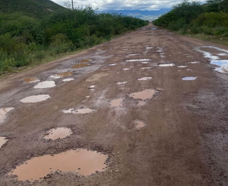 Deteriorada, vía a Huejuquilla; piden rehabilitación